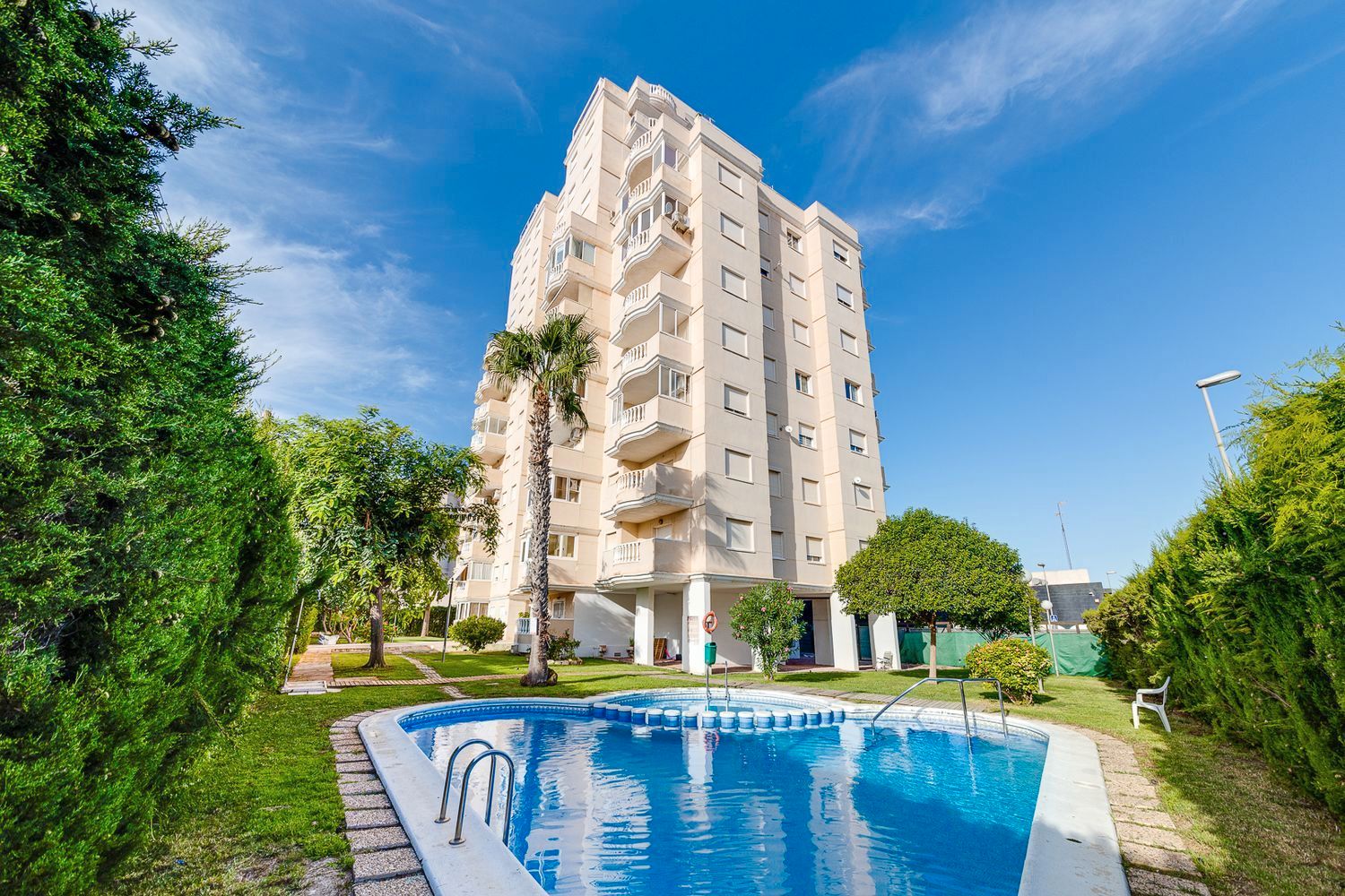 Exterior view of Flat for sale in Torrevieja  with Air Conditioner, Terrace and Furnished