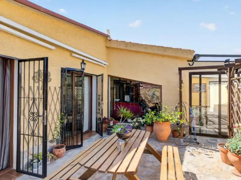 Casa aparellada amb piscina en venda a Nueva Torrevieja - Aguas Nuevas, imagen 5