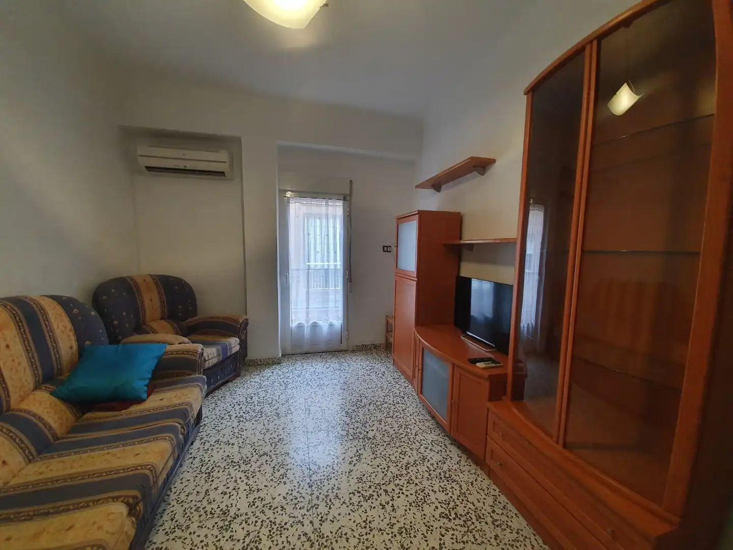 Sala d'estar de Pis en venda en Guadix amb Moblat i Balcó