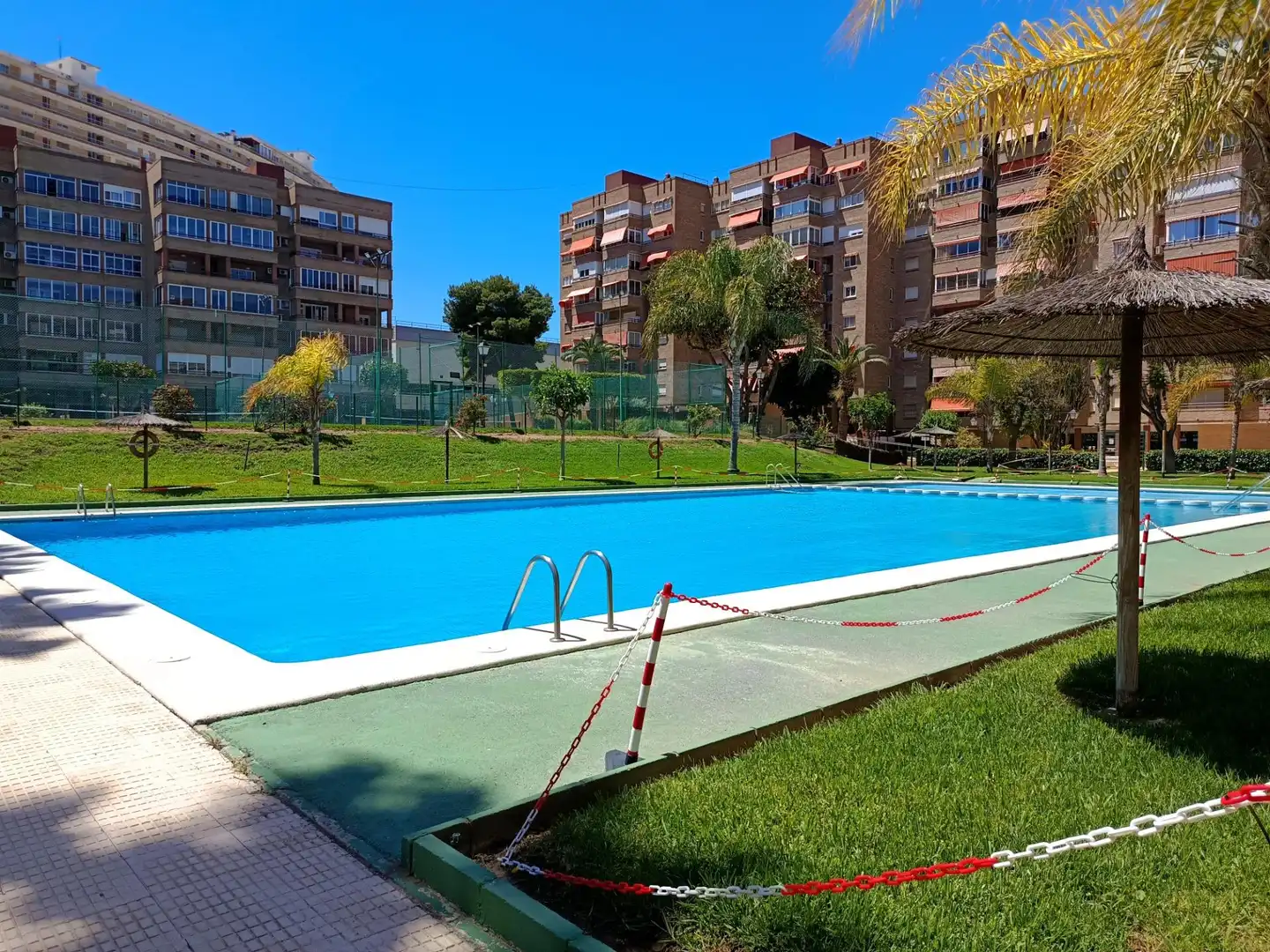 Schwimmbecken von Wohnungen zum Verkauf in Alicante / Alacant mit Klimaanlage, Heizung und Alarm
