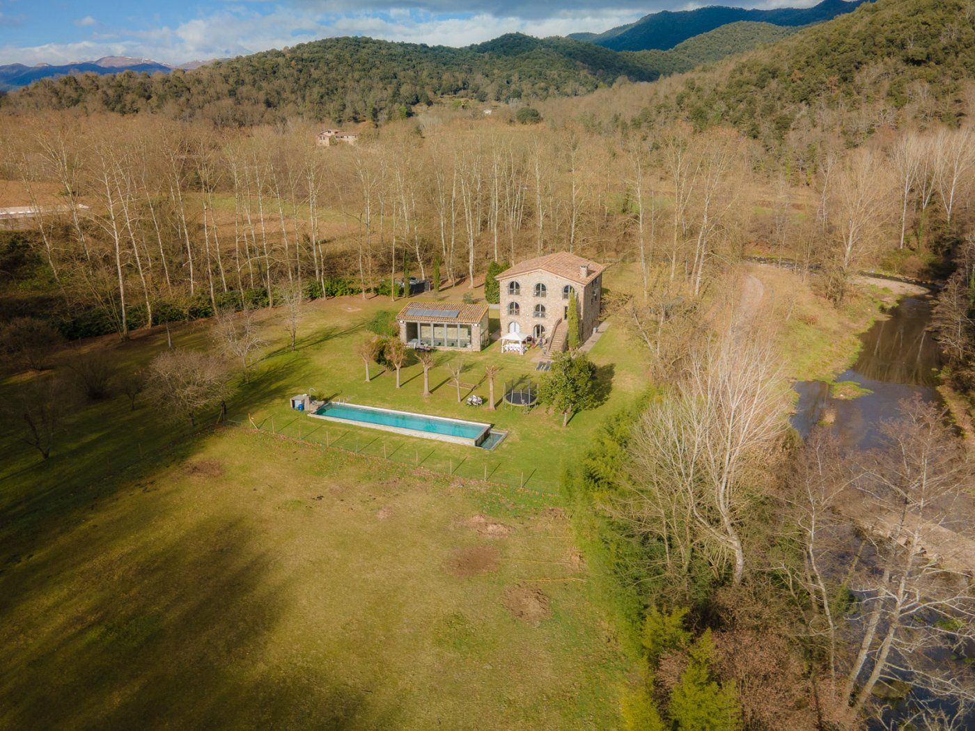 Garten von Country house zum verkauf in Sant Joan Les Fonts mit Klimaanlage, Heizung und Privatgarten