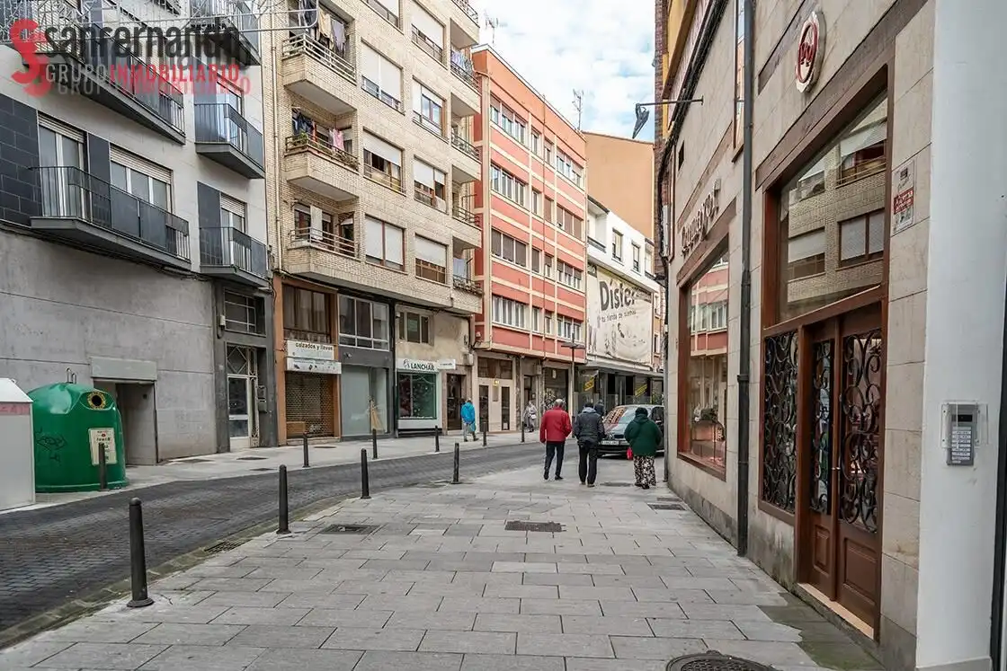 Außenansicht von Wohnung zum Verkauf in Torrelavega  mit Heizung und Balkon