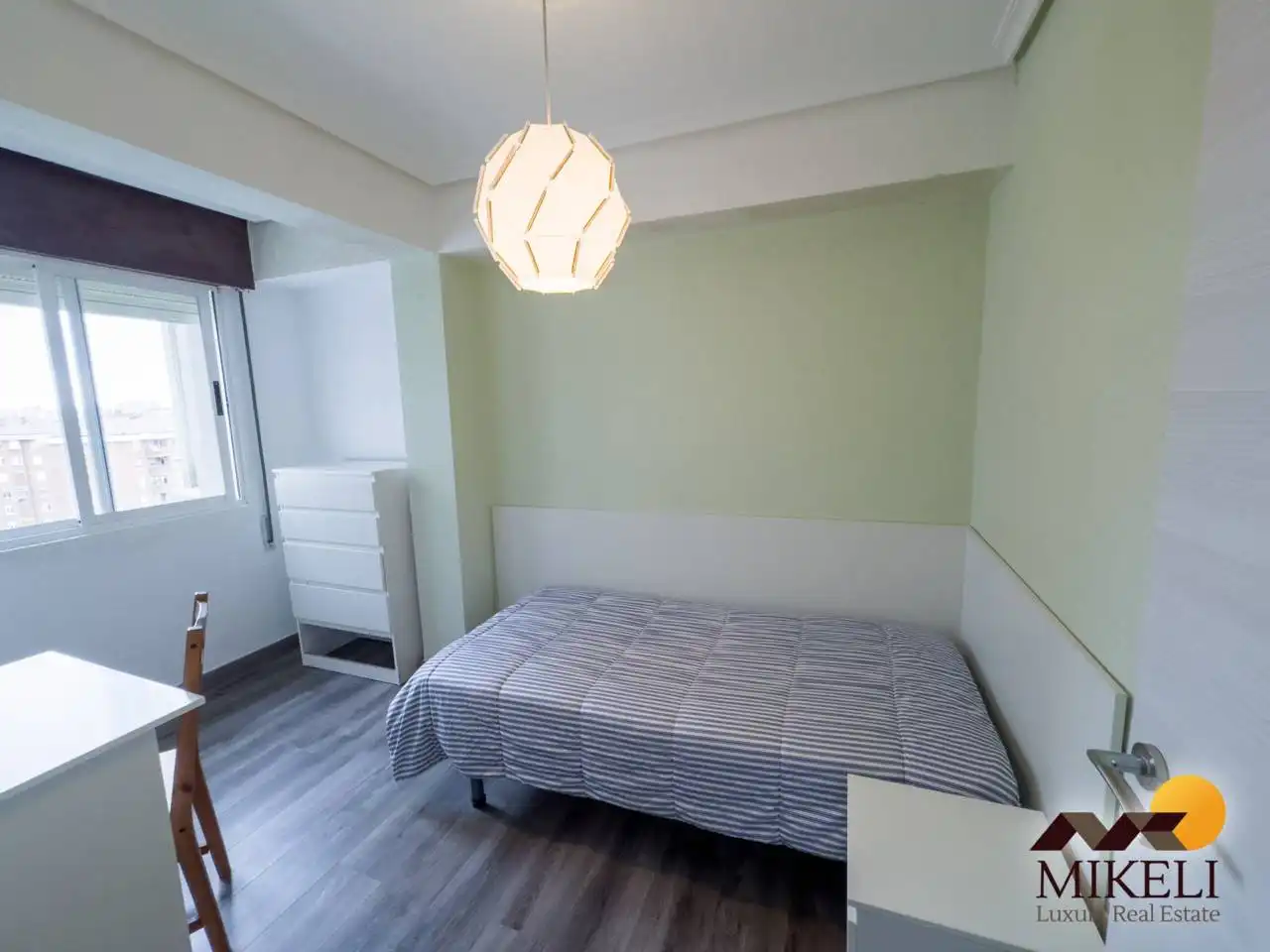 Schlafzimmer von Wohnung zur Miete in Santander mit Heizung, Terrasse und Möbliert