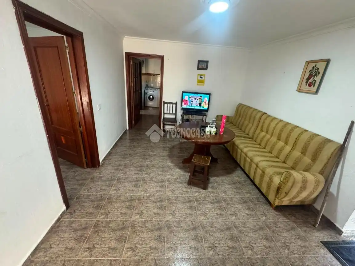 Sala d'estar de Finca rústica en venda en Badajoz amb Traster i Moblat
