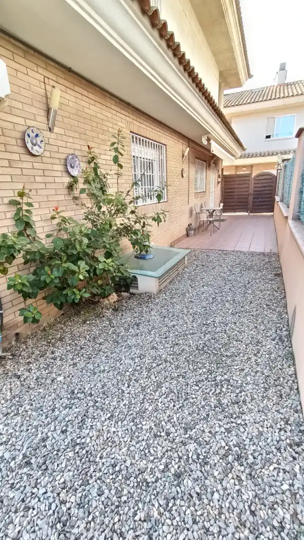 Vista exterior de Casa o xalet en venda en Cambrils amb Aire condicionat, Calefacció i Jardí privat
