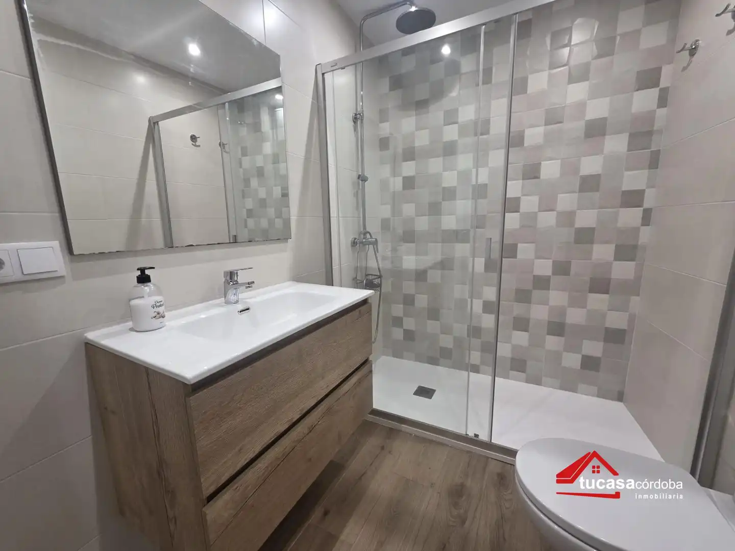 Bathroom of Flat for rent in Córdoba  with Air Conditioner and Furnished