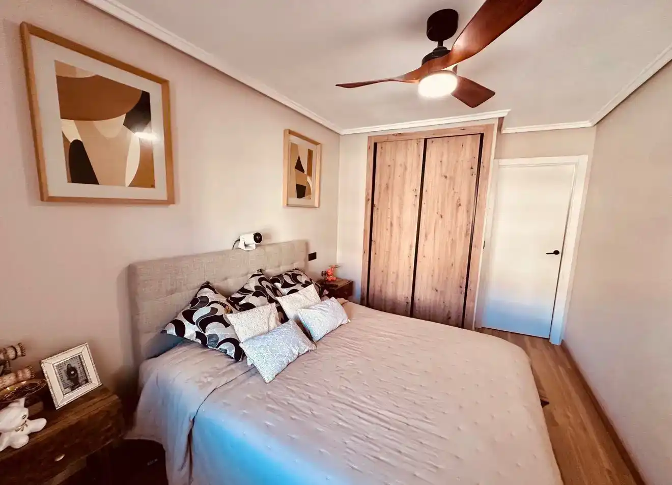 Dormitori de Apartament en venda en Torrevieja amb Aire condicionat i Balcó