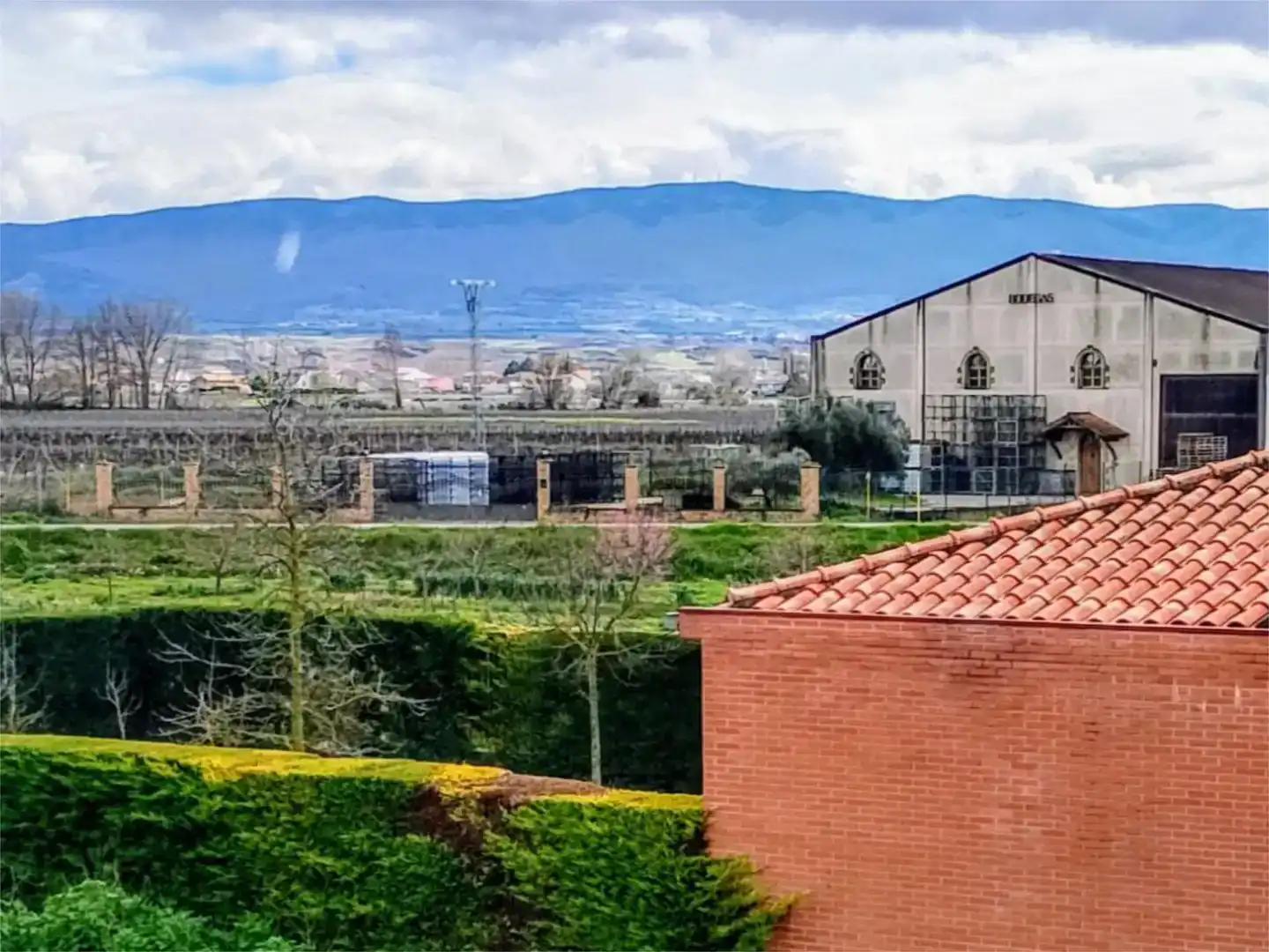 Vista exterior de Casa o xalet en venda en Uruñuela amb Balcó