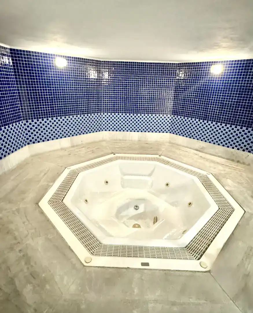 Badezimmer von Wohnung zur Miete in  Sevilla Capital mit Klimaanlage, Schwimmbad und Balkon