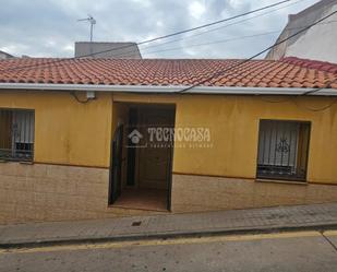 Vista exterior de Casa adosada en venda en Puertollano amb Aire condicionat, Calefacció i Terrassa