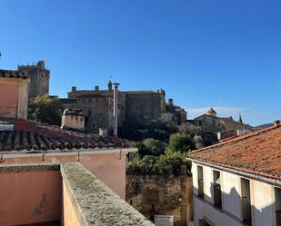 Vista exterior de Casa o xalet en venda en Plasencia amb Aire condicionat, Calefacció i Terrassa