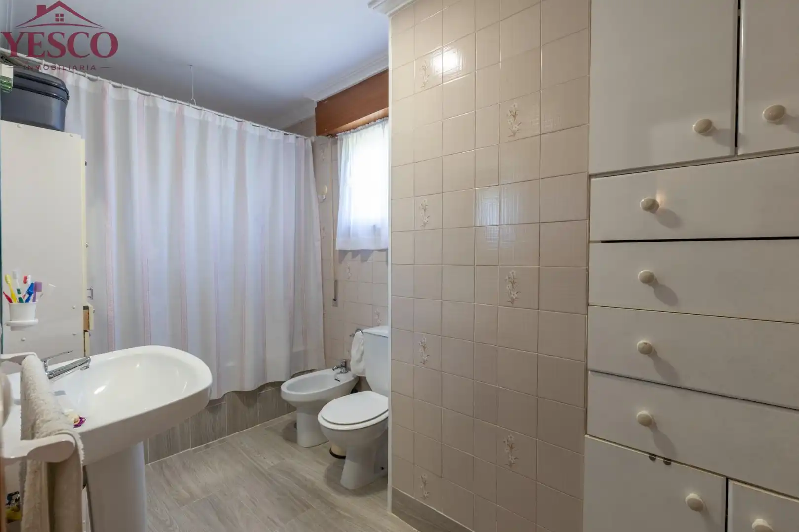 Baño de Casa adosada en venta en Víznar con Jardín privado, Terraza y Piscina