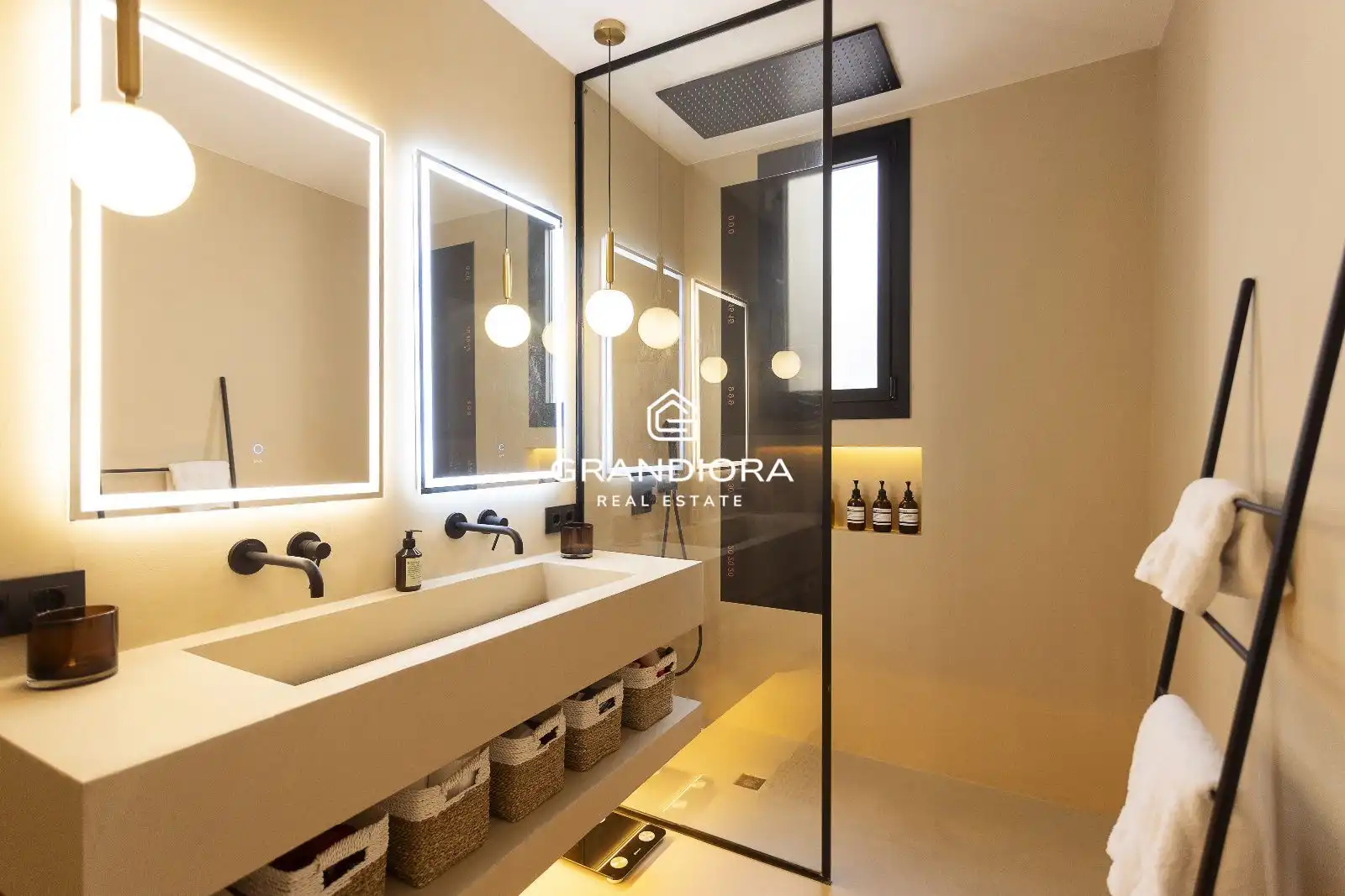 Bathroom of Flat for rent in Barcelona  with Air Conditioner