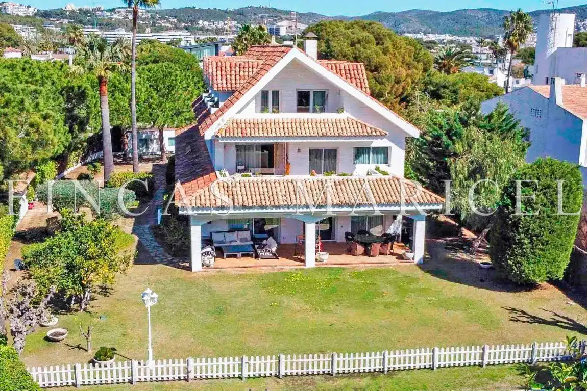 Casa o chalet en venta en Pintor Roig i soler, Can Girona - Terramar - Vinyet