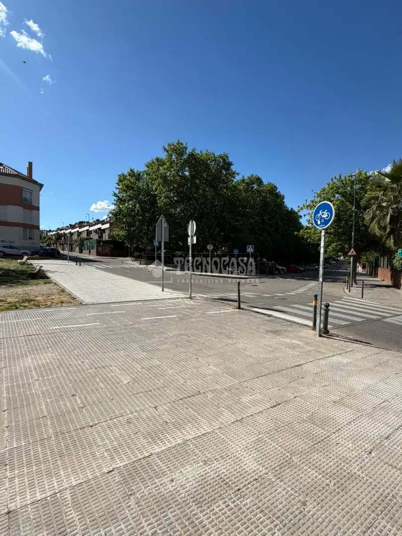 Vista exterior de Pis en venda en San Fernando de Henares amb Aire condicionat, Calefacció i Parquet