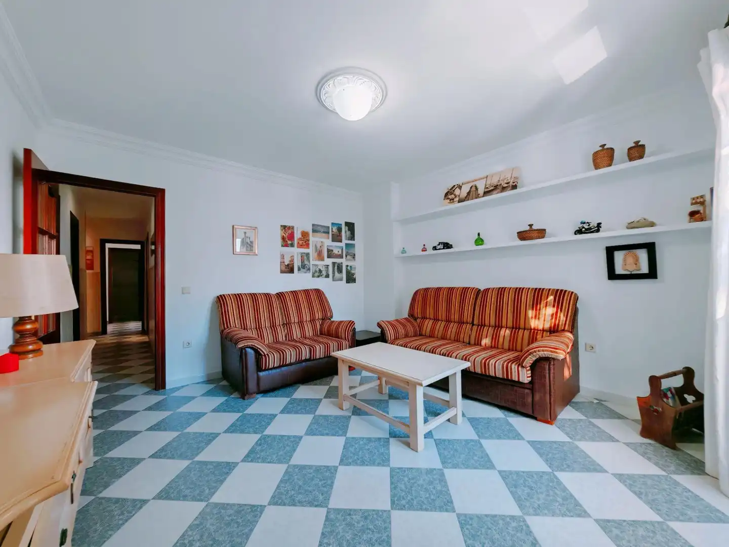 Sala d'estar de Pis en venda en Conil de la Frontera amb Terrassa, Moblat i Balcó