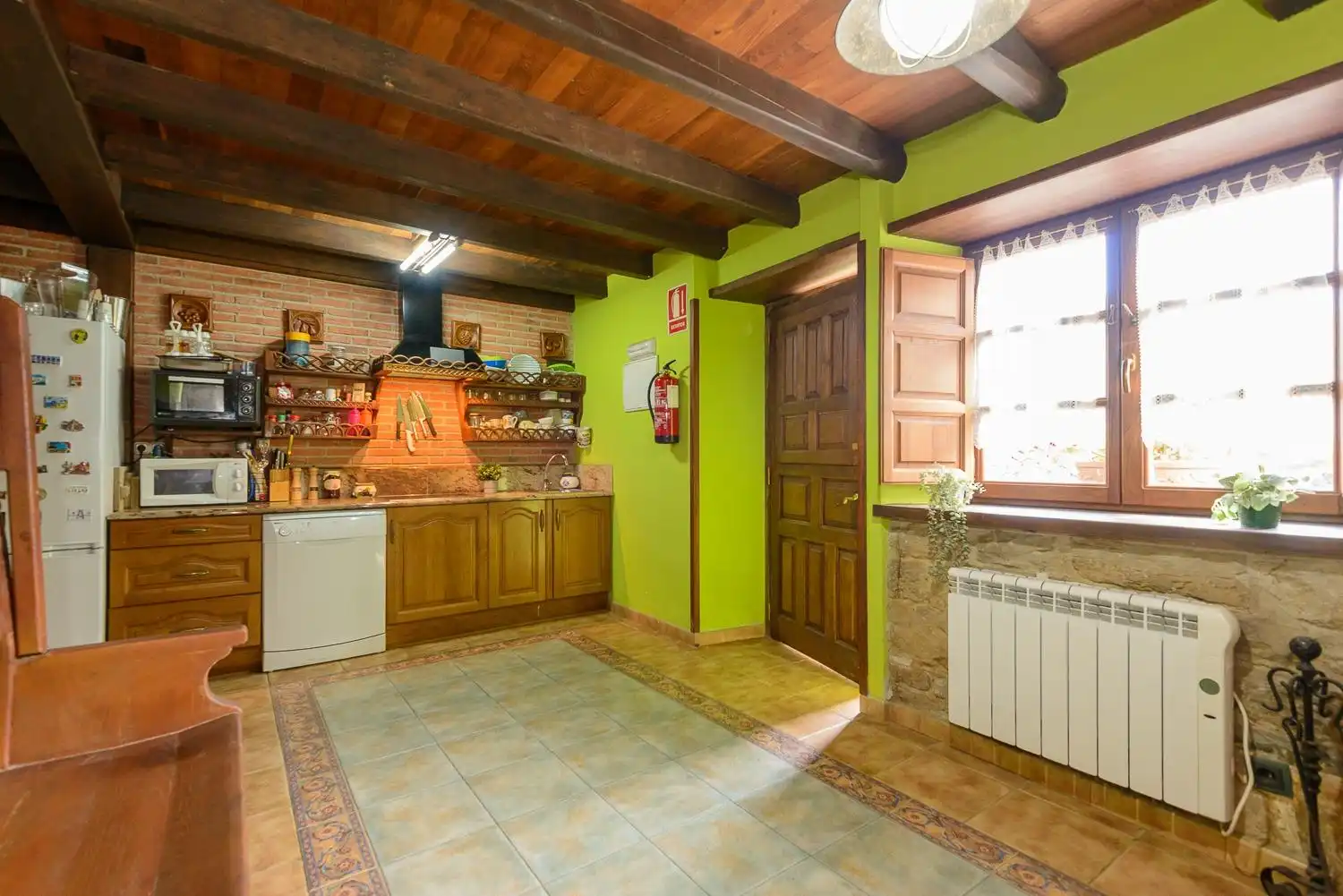 Cuina de Casa o xalet en venda en Caso amb Calefacció i Moblat