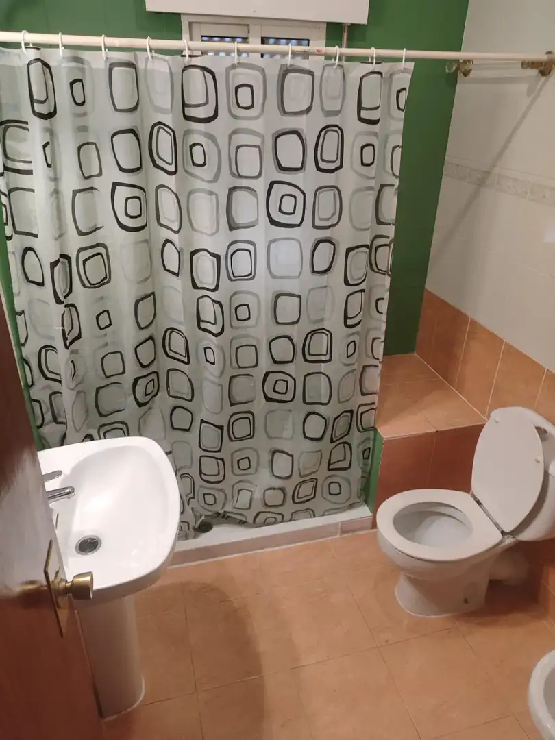 Badezimmer von Wohnung zur Miete in Cáceres mit Terrasse, Möbliert und Balkon