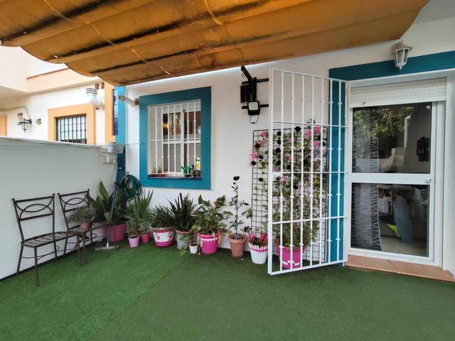 Casa adosada en Venta en Urbanización Las Alondras en Espartinas Pueblo