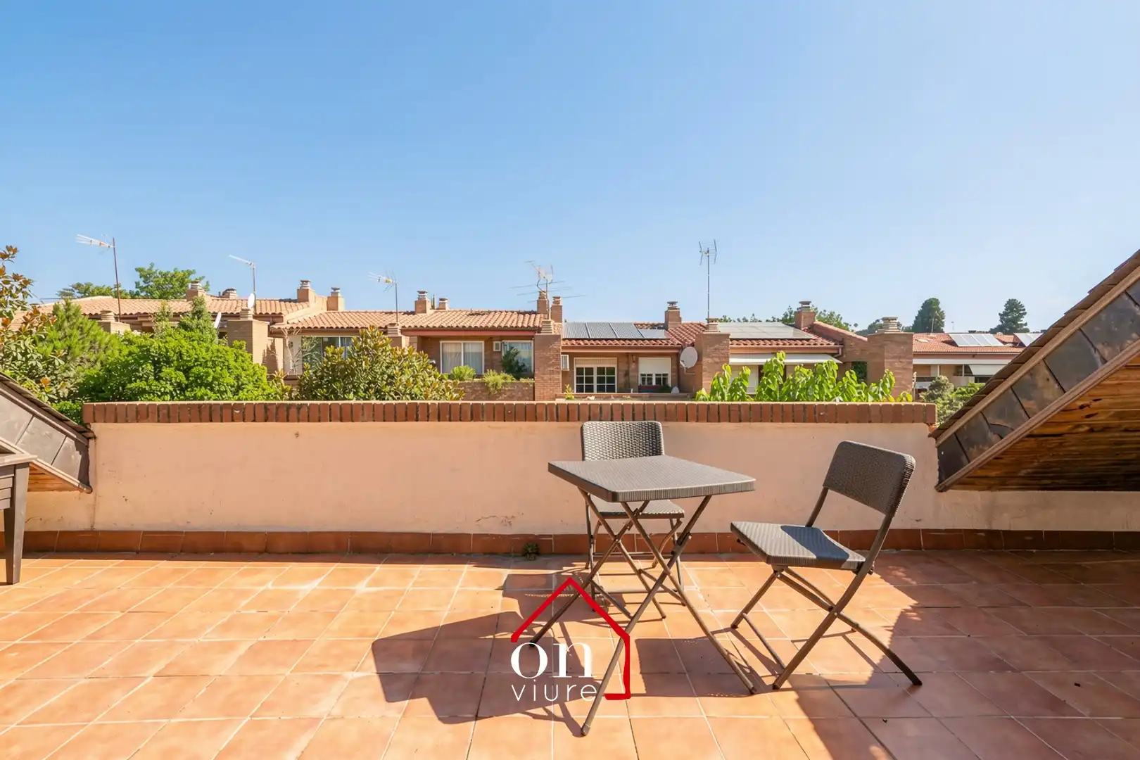 Terrassa de Casa adosada en venda en Sant Cugat del Vallès amb Calefacció, Jardí privat i Parquet