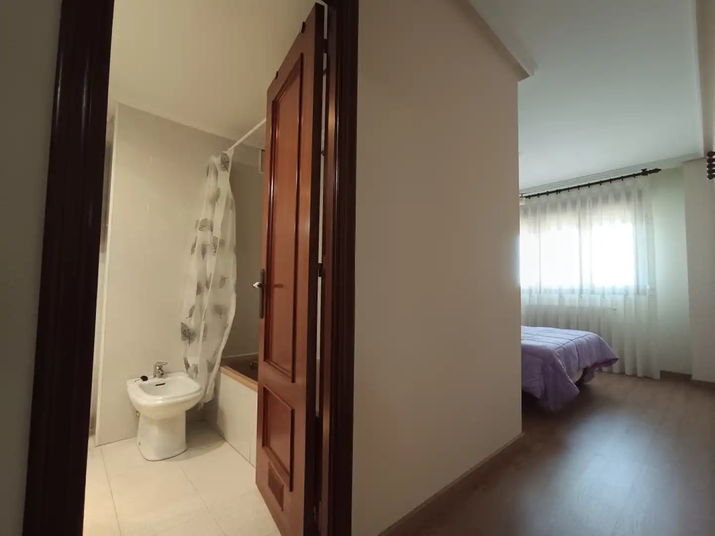 Badezimmer von Wohnung zur Miete in Gijón  mit Heizung, Abstellraum und Möbliert