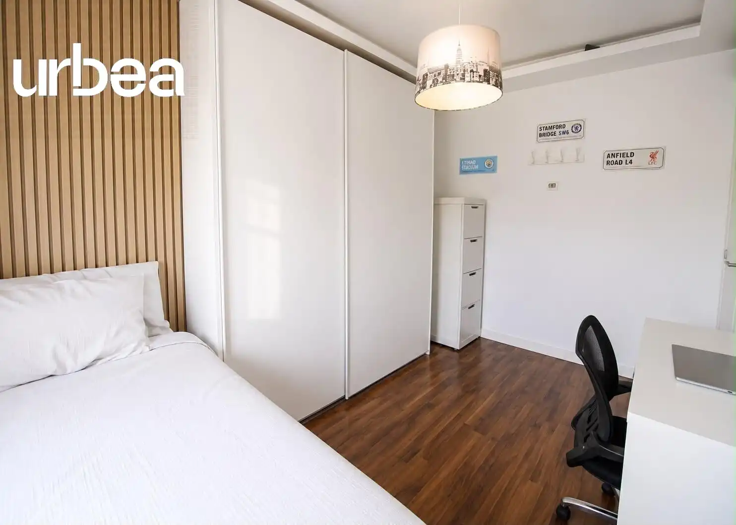 Dormitori de Casa adosada en venda en Málaga amb Aire condicionat, Jardí privat i Terrassa