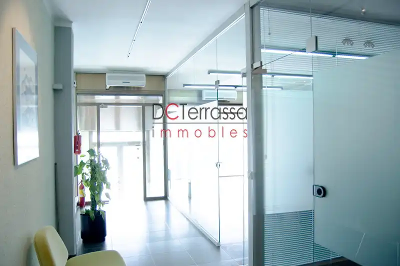 Local en venda en Terrassa amb Aire condicionat, Calefacció i Moblat