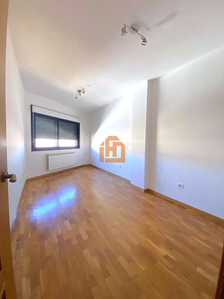 Bedroom of Apartment to rent in León Capital   with Heating, Parquet flooring and Storage room