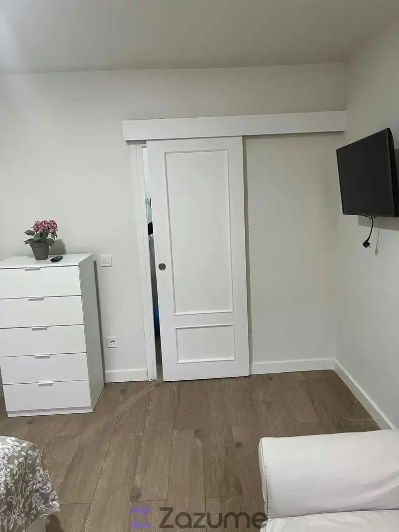 Dormitori de Apartament de lloguer en Madrid amb Aire condicionat, Calefacció i Parquet