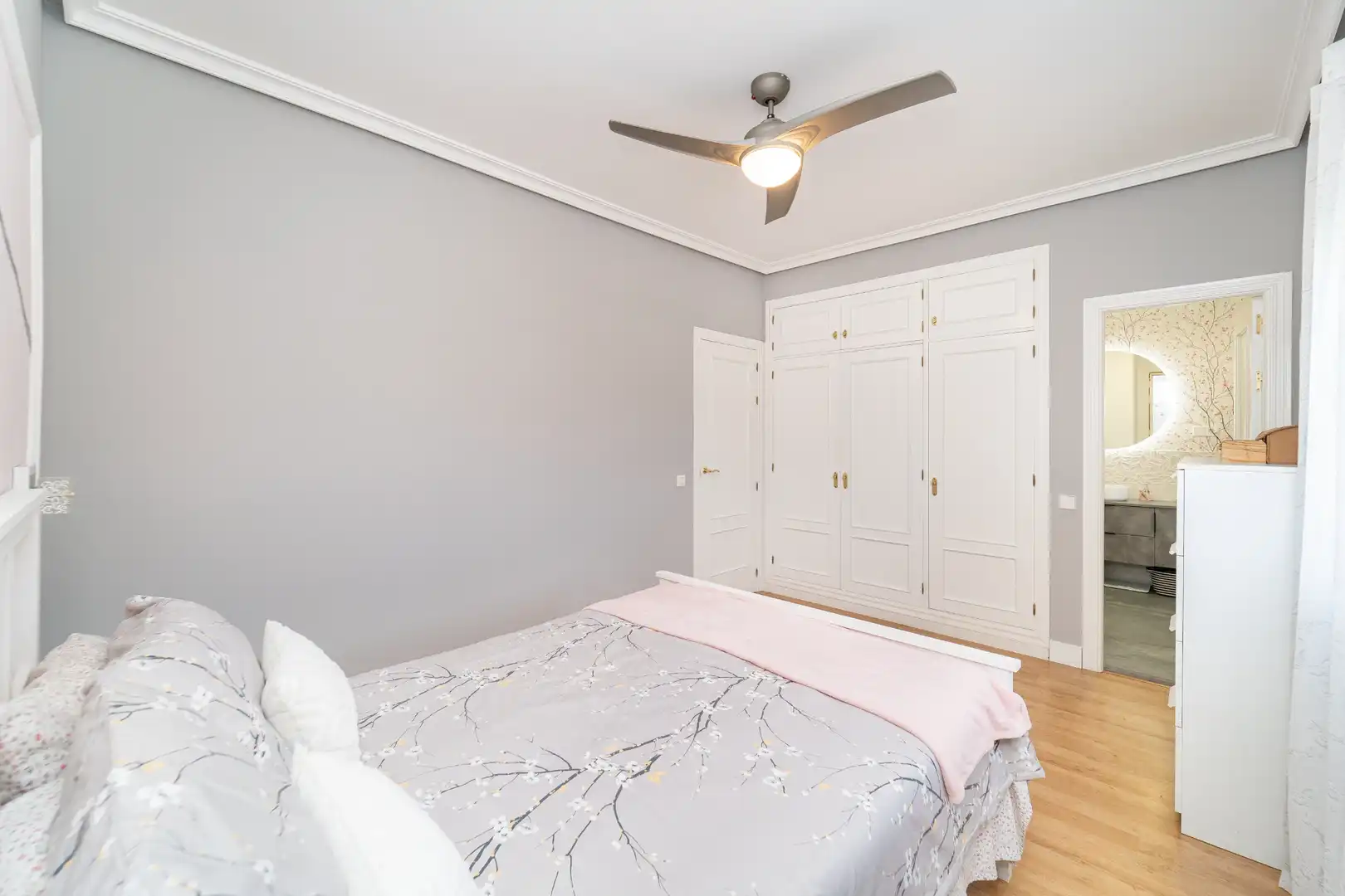 Habitación de Casa adosada en venta en La Torre de Esteban Hambrán con Aire acondicionado, Calefacción y Jardín privado