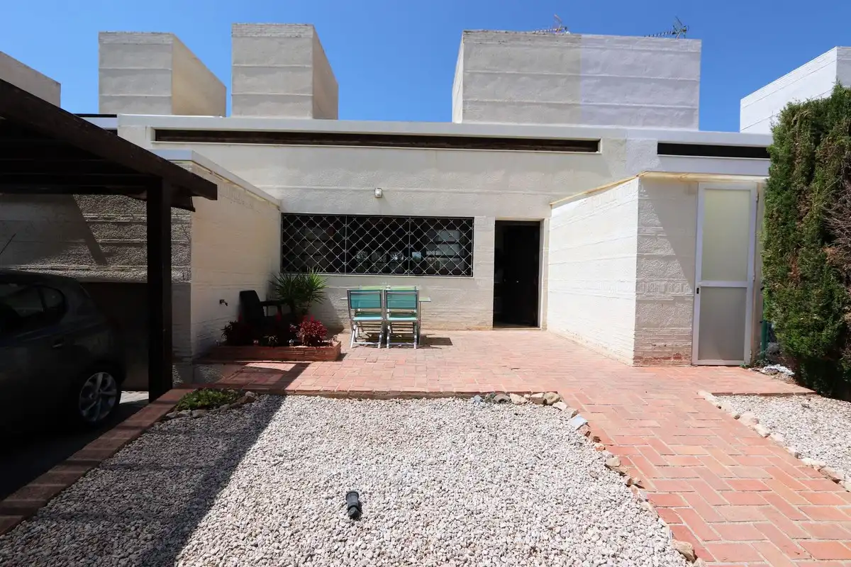 Vista exterior de Casa o xalet en venda en Murcia amb Aire condicionat, Jardí privat i Terrassa