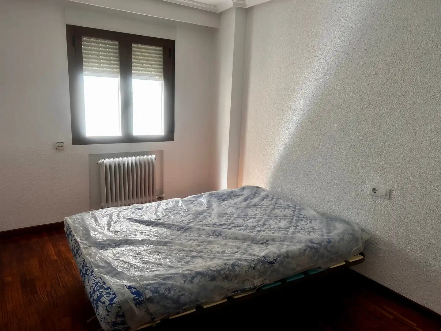 Habitación de Piso de alquiler en Ávila con Calefacción, Parquet y Horno