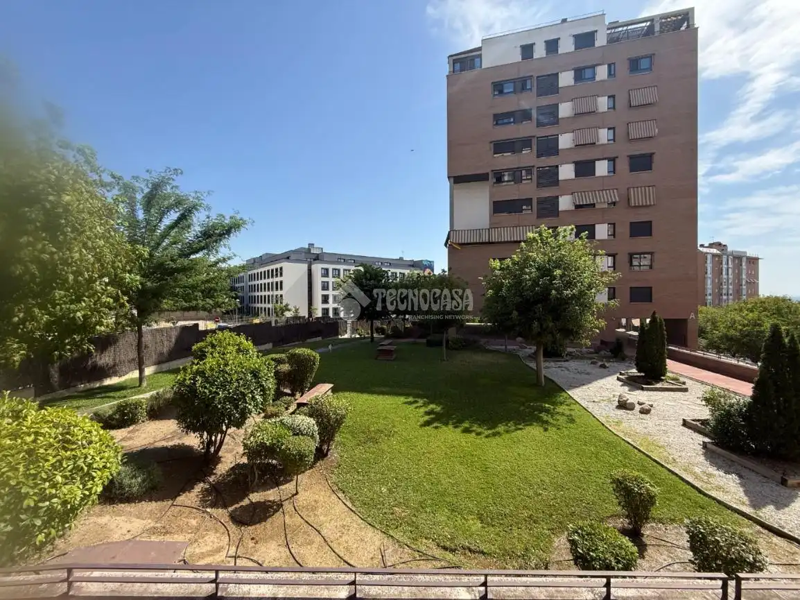 Vista exterior de Pis en venda en Madrid amb Aire condicionat, Calefacció i Piscina comunitària