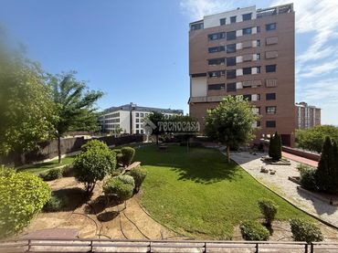 Piso con piscina en venta en Carabanchel
