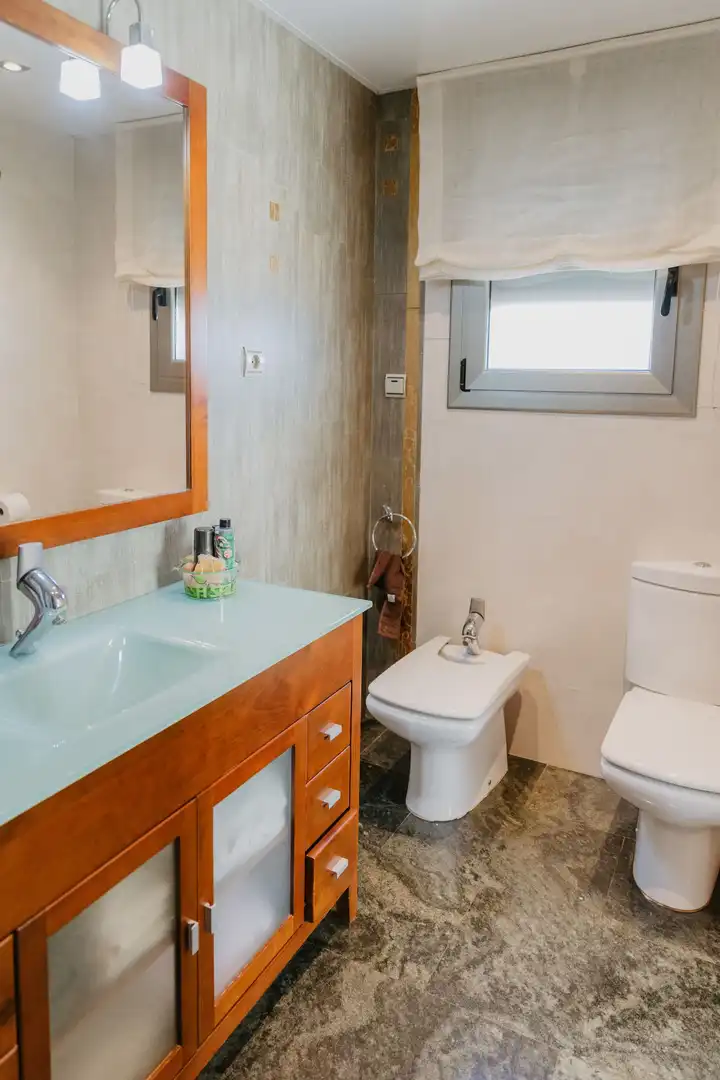 Bathroom of Houses for sale in Santa Coloma de Gramenet  with Air Conditioner, Heating and Private garden