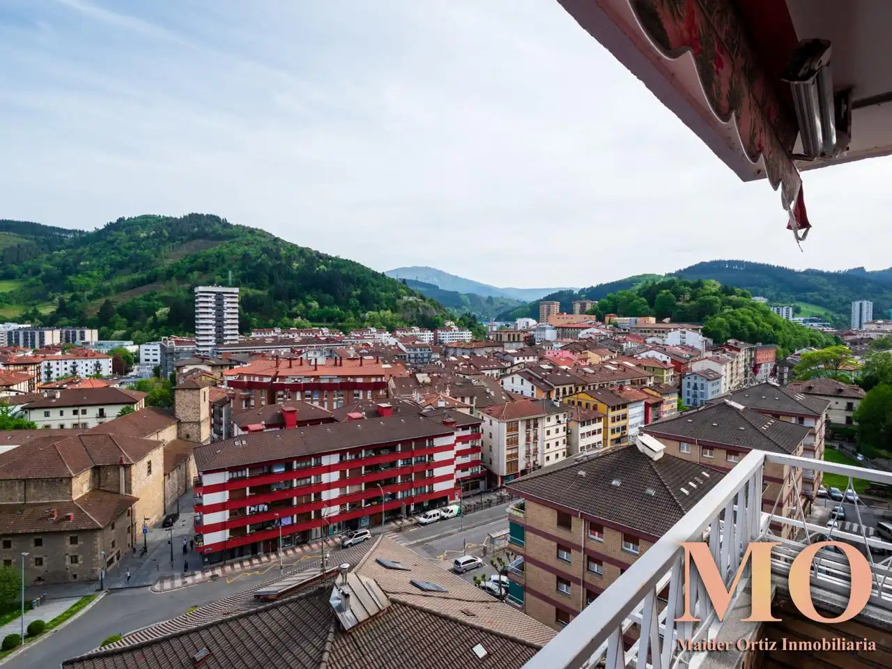 Vista exterior de Piso en venta en Arrasate / Mondragón con Calefacción, Terraza y Trastero