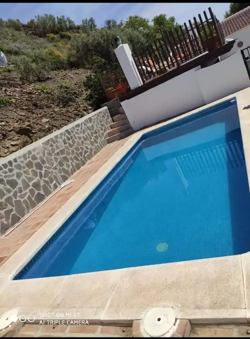 Piscina de Finca rústica de alquiler en Cómpeta, Málaga