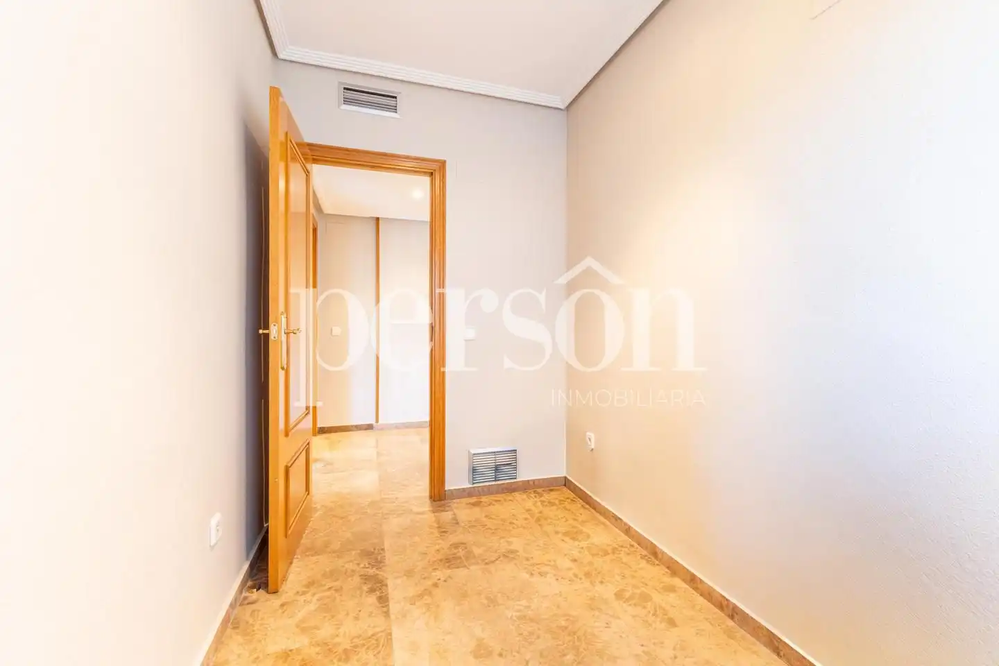Bedroom of Flat for rent in Valencia  with Air Conditioner, Terrace and Furnished