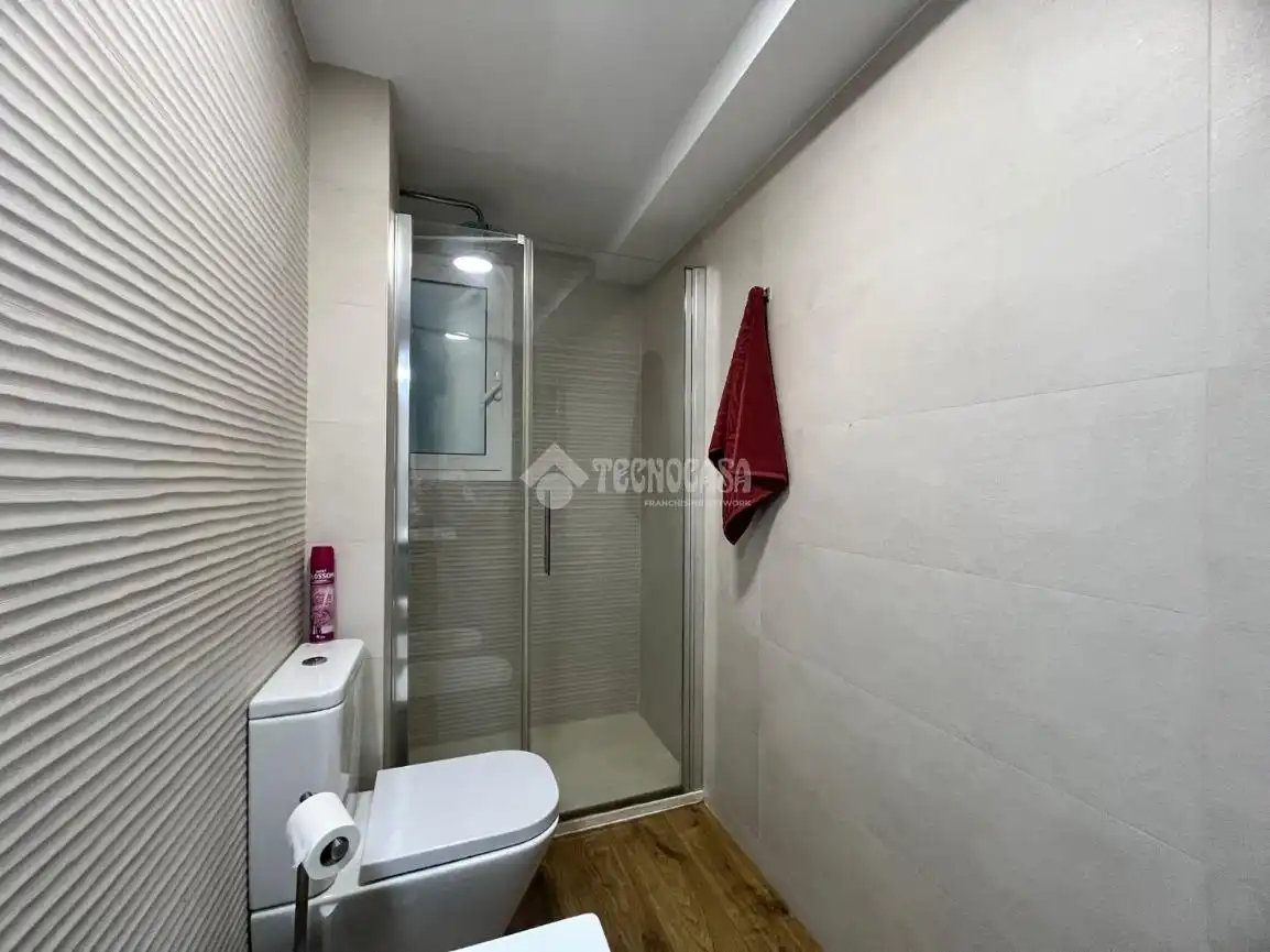 Bathroom of Flat for sale in Zaragoza  with Storage room