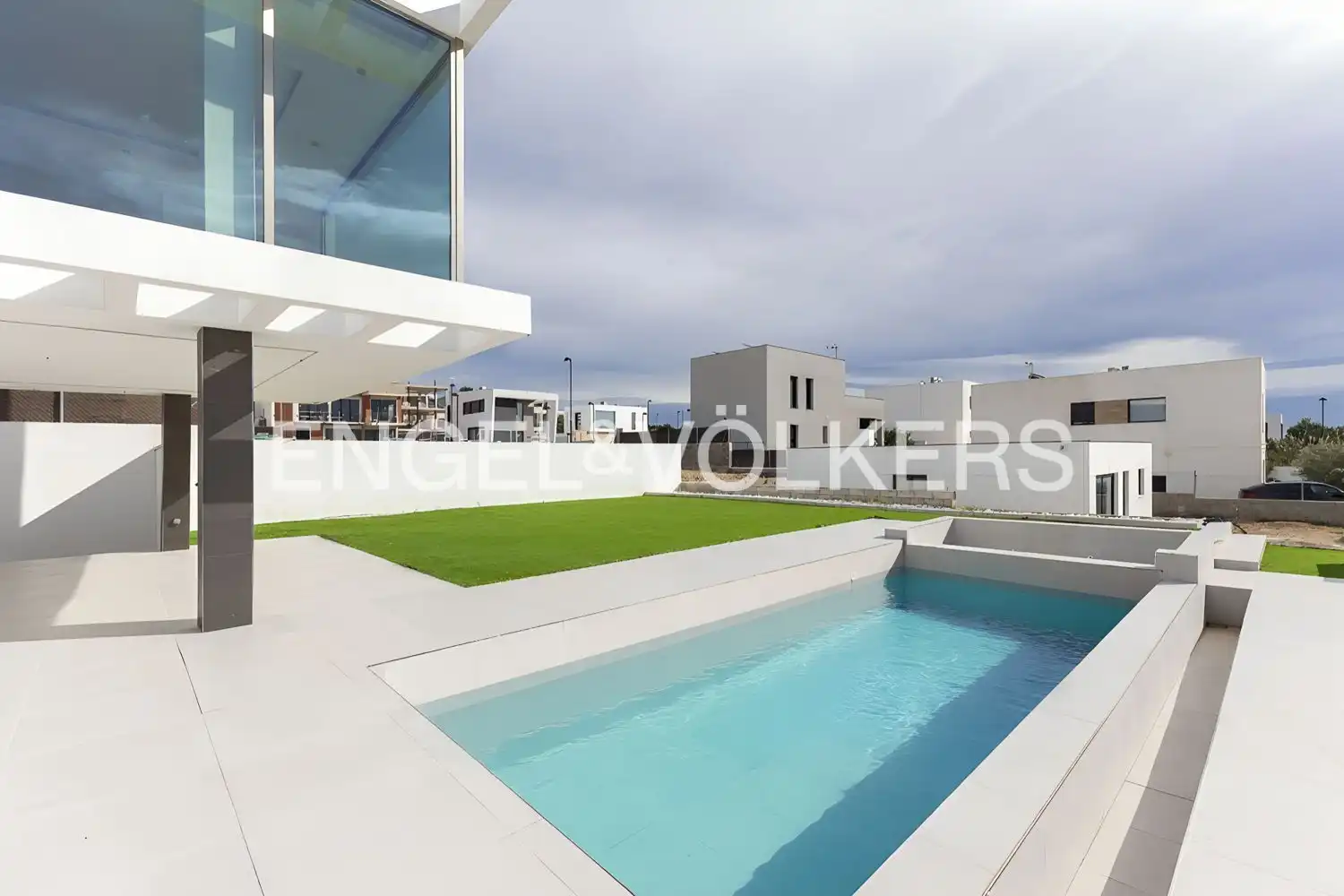 Piscina de Casa o xalet en venda en Torrent amb Aire condicionat, Calefacció i Jardí privat