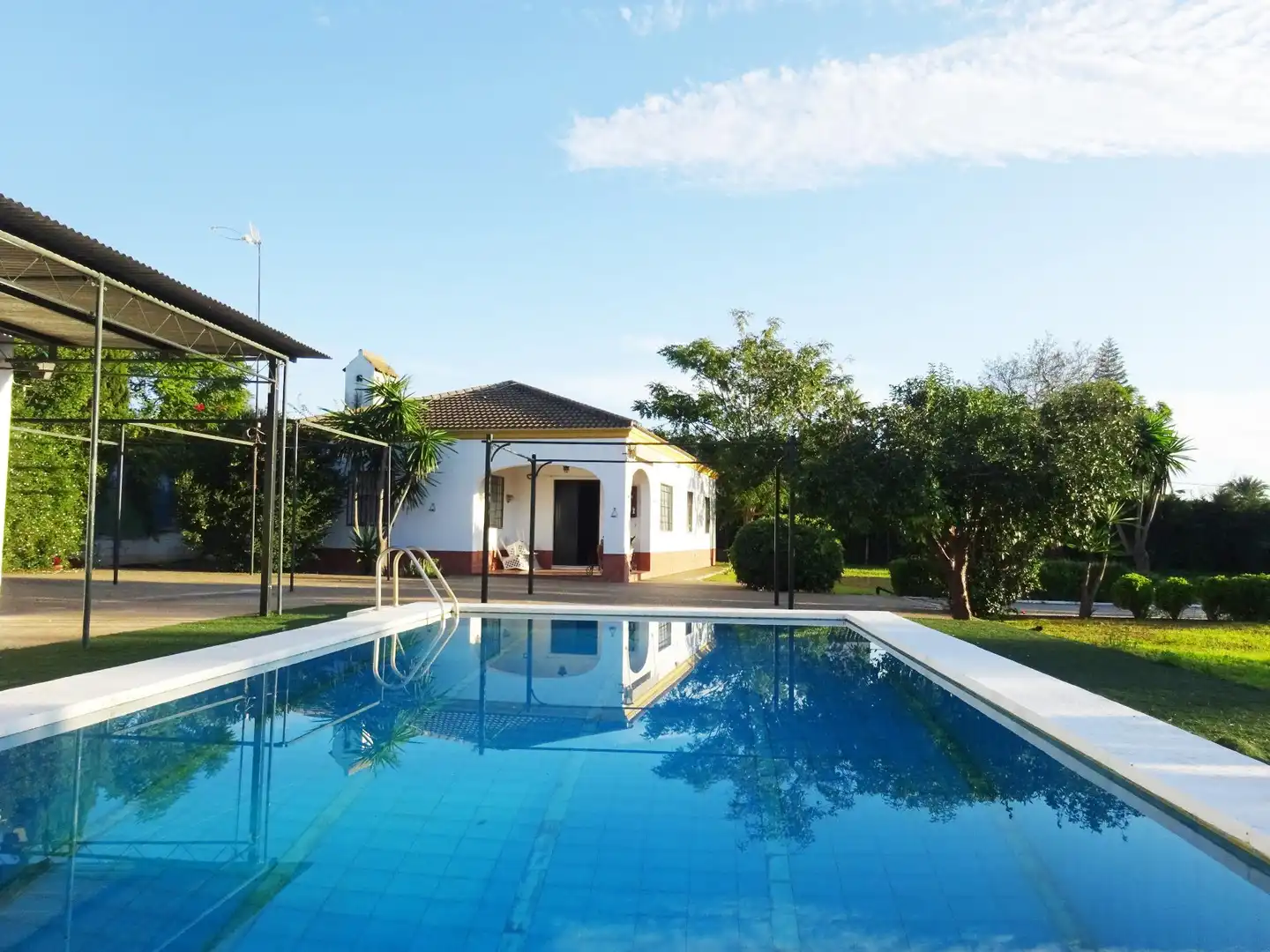 Swimming pool of Houses for sale in Sanlúcar la Mayor  with Air Conditioner, Private garden and Storage room