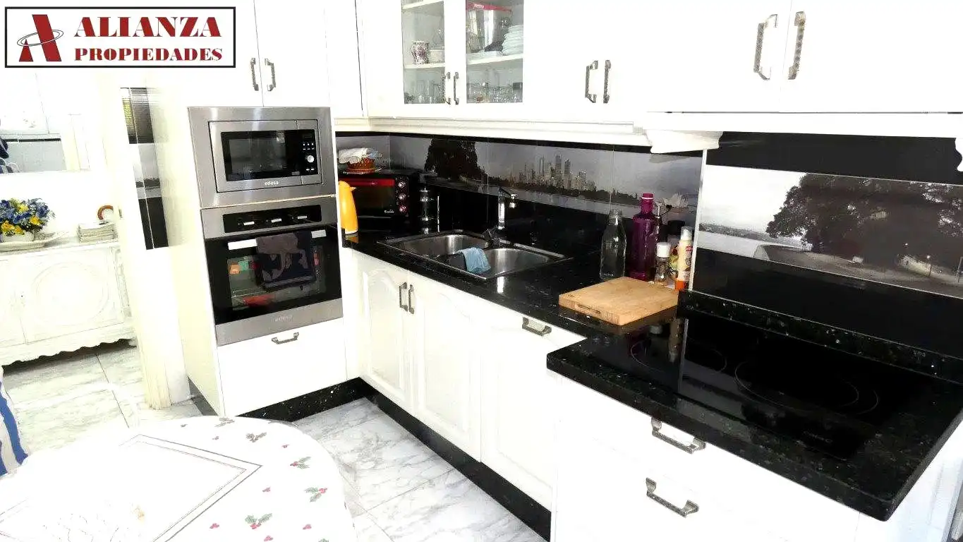 Kitchen of Flat for sale in Málaga  with Air Conditioner, Terrace and Furnished