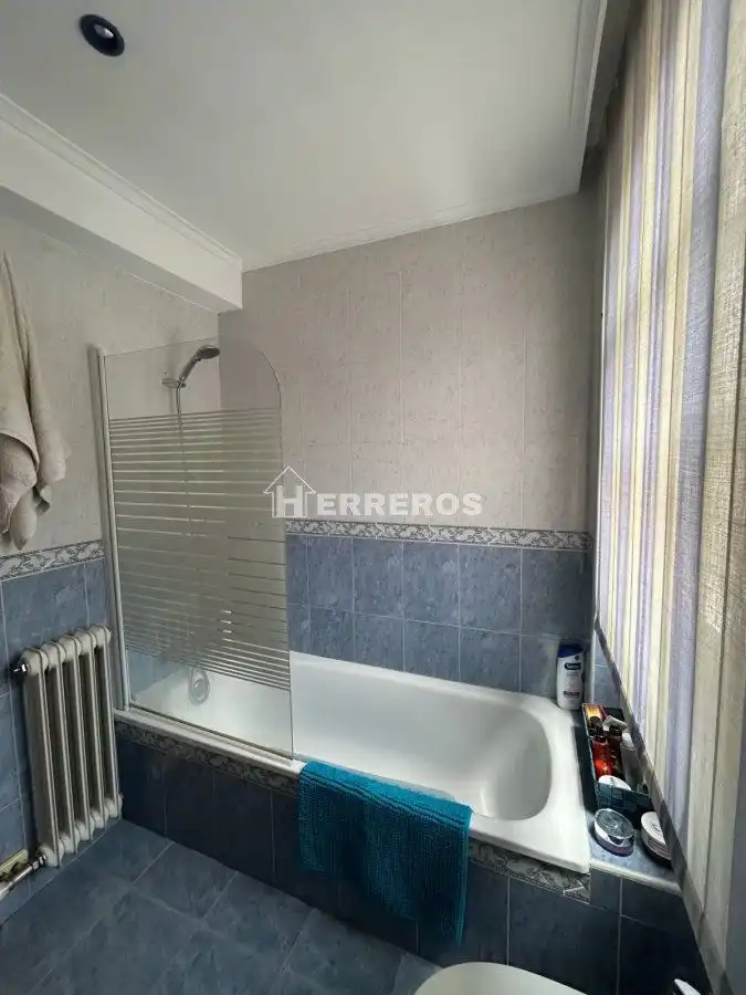 Baño de Casa adosada en venta en  Logroño con Aire acondicionado, Calefacción y Jardín privado
