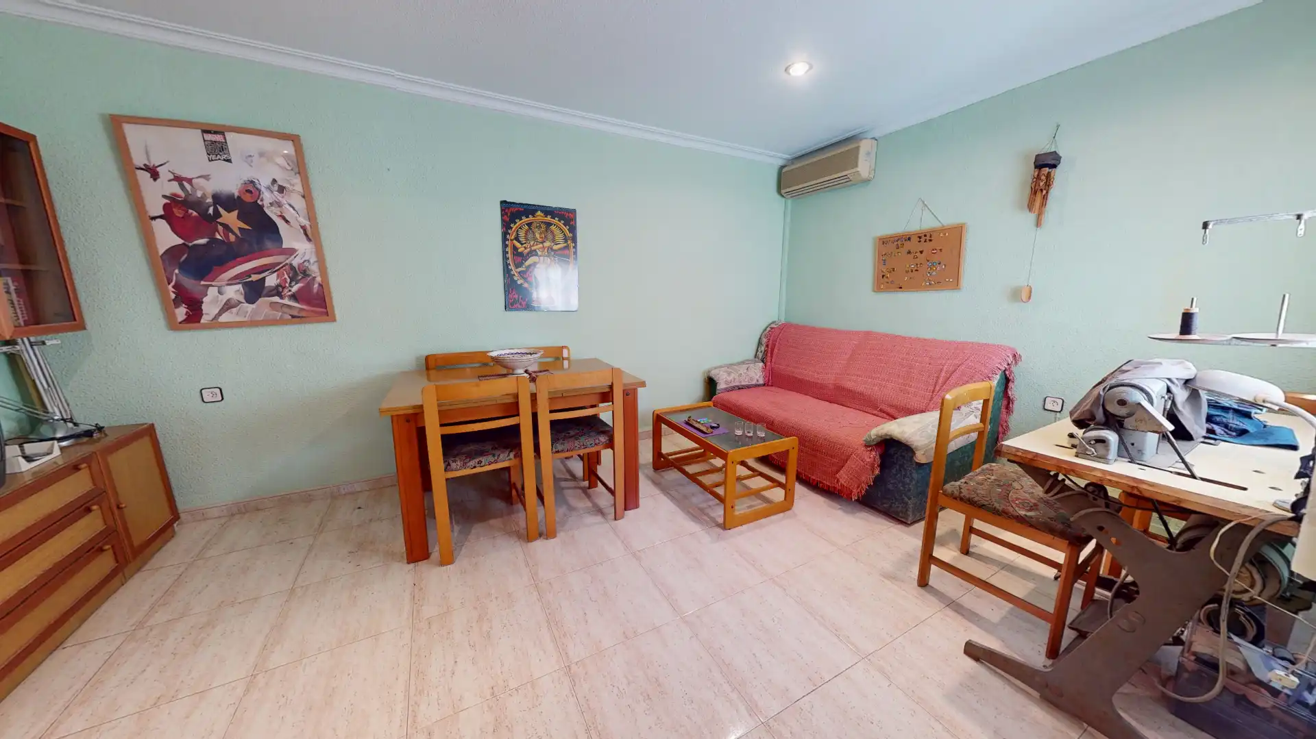 Sala d'estar de Casa adosada en venda en Elda amb Aire condicionat, Terrassa i Traster