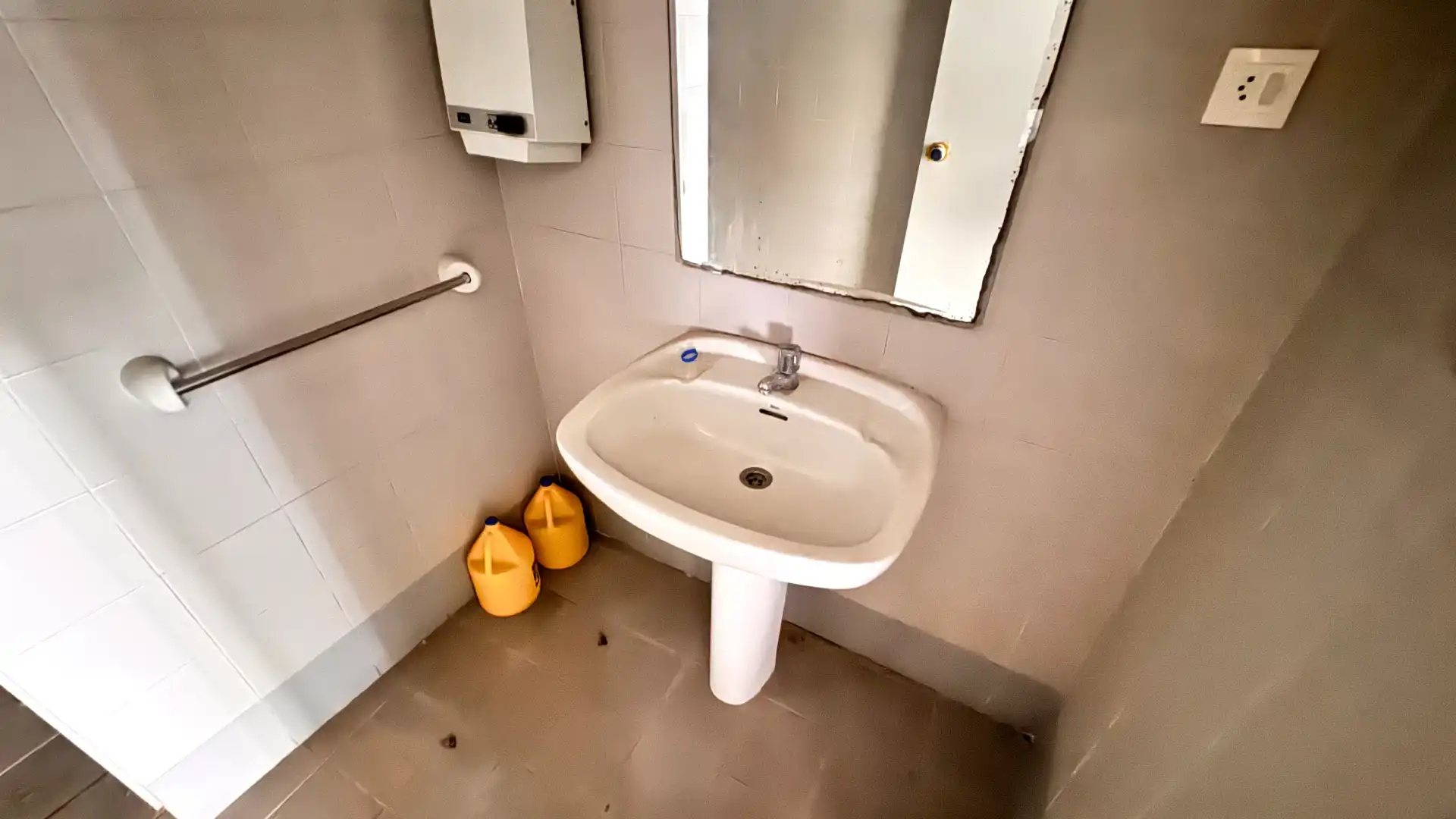 Badezimmer von Gebäude zum Verkauf in Massamagrell