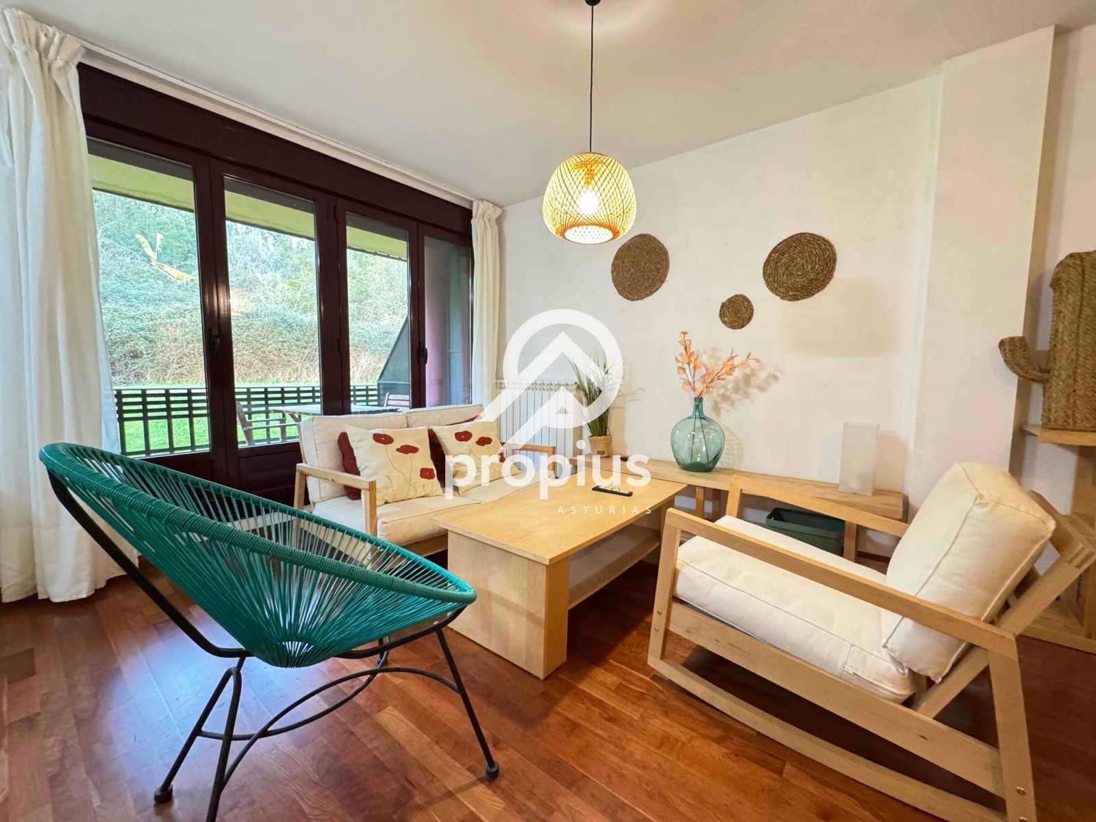 Sala d'estar de Pis en venda en Llanes amb Calefacció, Parquet i Terrassa