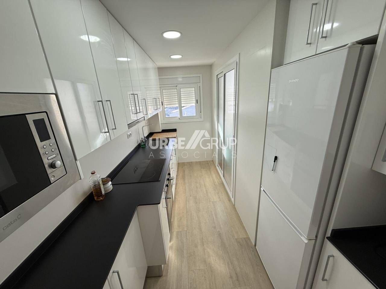 Cuina de Pis de lloguer en Terrassa amb Calefacció i Moblat