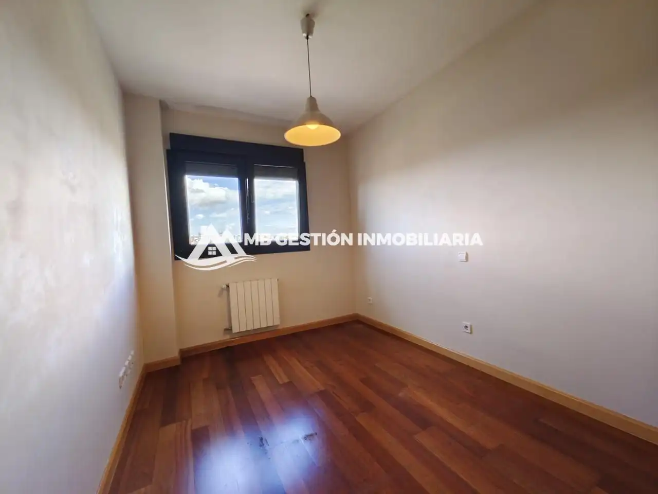 Bedroom of Attic for sale in Fuenlabrada  with Air Conditioner, Heating and Private garden