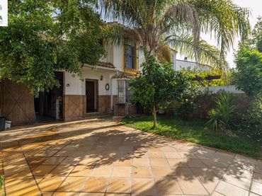 Casa bifamiliare con balcone in vendita a El Retiro - Parque Atlántico - Ronda este