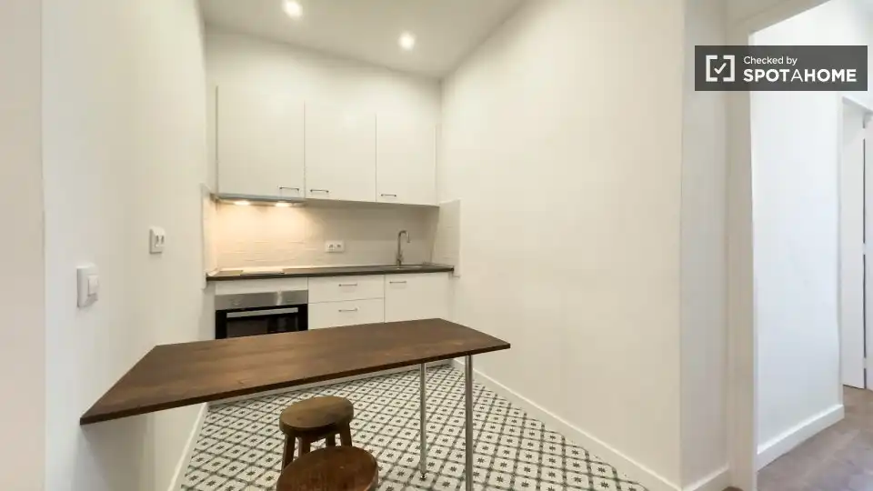Flat with terrace to rent in Eixample, imagen 2